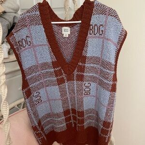 cute sweater vest. Over size fit